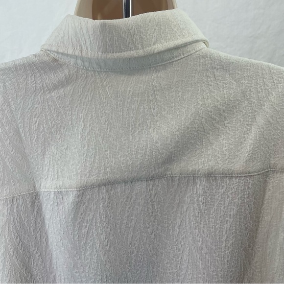 Chico’s ecru NWT button up textured long sleeve blouse. Size 0. (Small) - Picture 5 of 9